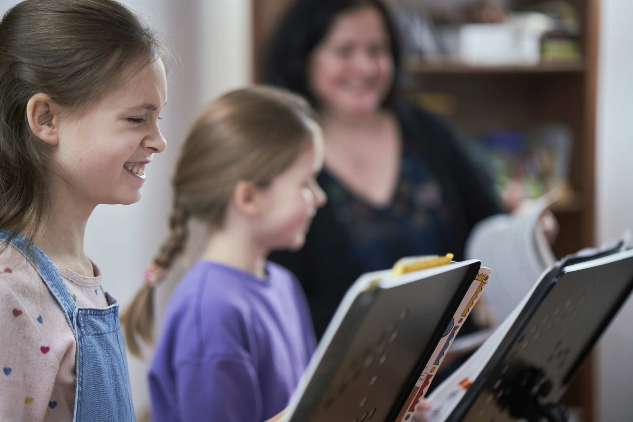 Kinder im Blockflötenunterricht