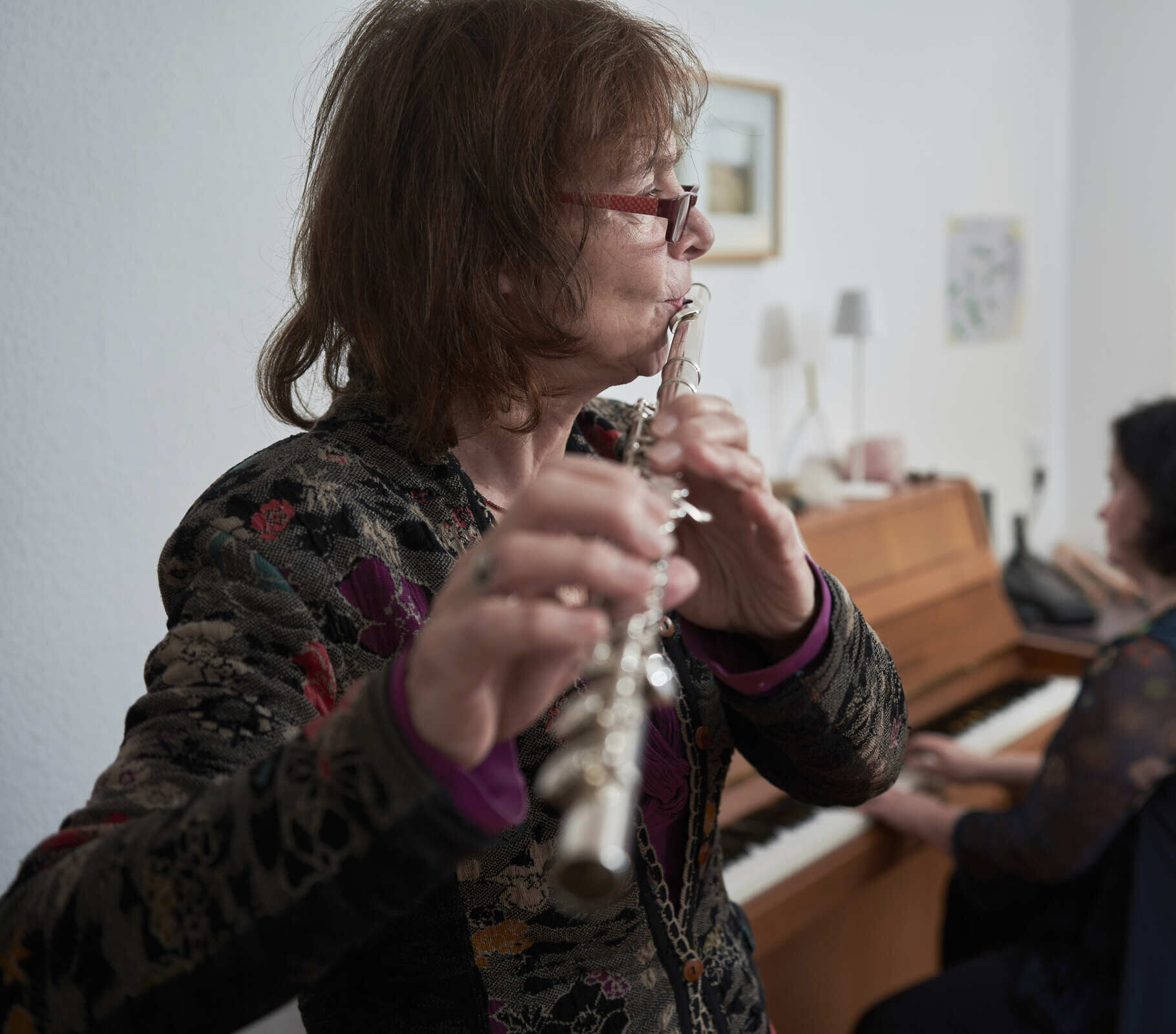 Erwachsene im Querflötenunterricht