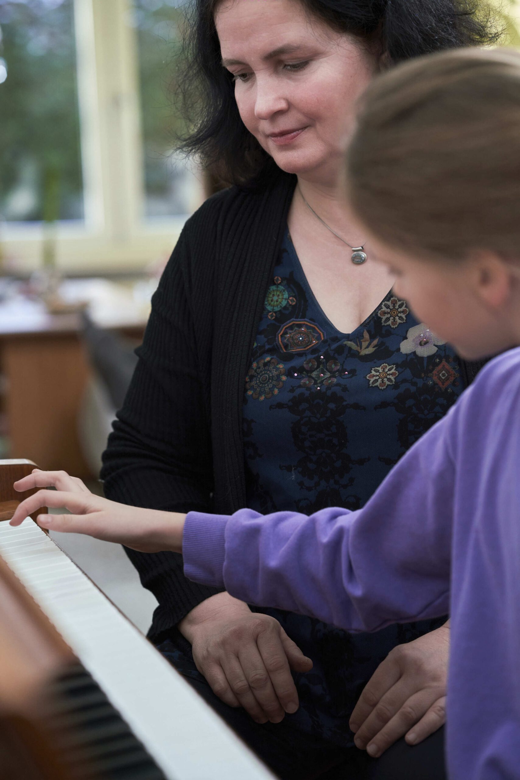 Klavierunterricht in der Musikschule Anke Roßner – ein Kind spielt